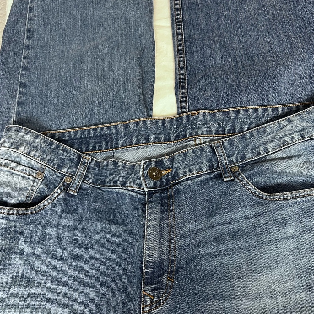 Calvin Klein medium wash Straight Fit Jeans size 38x32